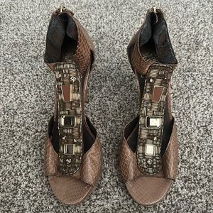Vince Camuto taupe heels